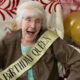 Gladys Gell, 102-godišnja stanovnica Metodističkog doma za umirovljenike Hartcliffe u Bristolu, proslavila je svoj rođendan uz zastave, balone i pekarske proizvode. U njenu čast, dom je organizirao čajanku sa živom glazbom, na kojoj je nosila tijaru i lentu s natpisom "Rođendanska kraljica".