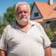 Tomislav iz Ogulina, stoji pred obiteljskom kućom, razočaran. Ljeto je. Priča o 11 godina provedenih s voljenom ženom i njenim neočekivanim odlaskom.